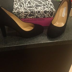 Diane Von Furstenberg black suede pumps