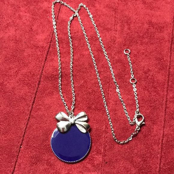 Jewelry - Adorable bow necklace