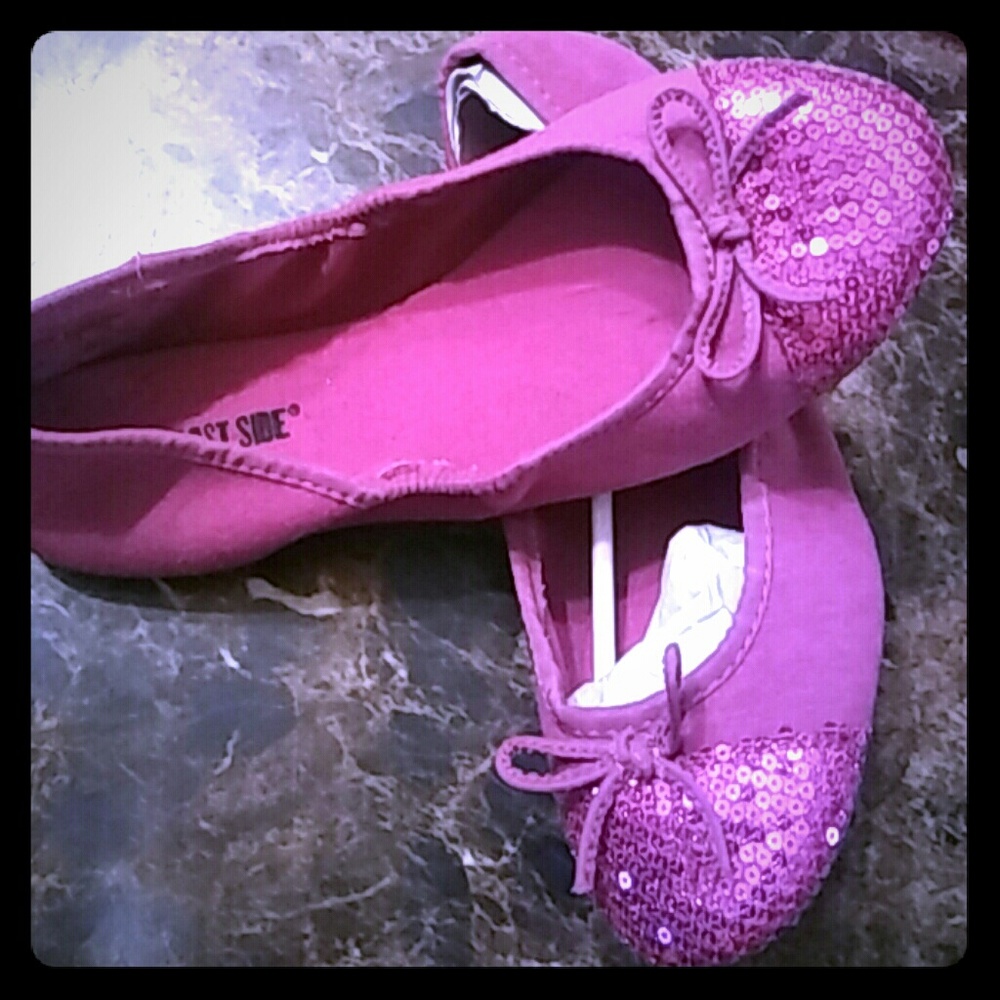 New Fushia flats  shoes. 7 1/2