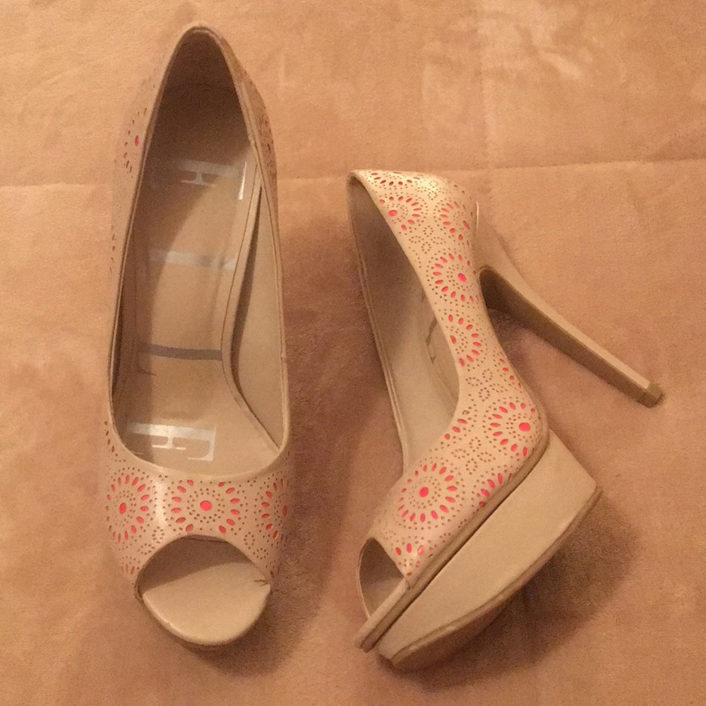 Elle heels
