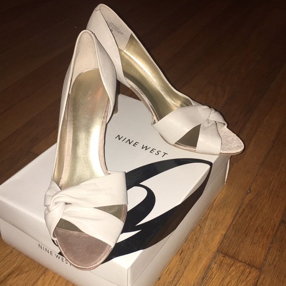 Nine West nude sandal