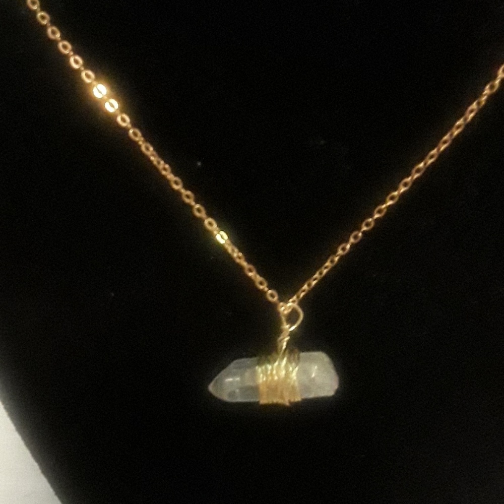 *Sale*NWT Wirewrapped Crystal Necklace