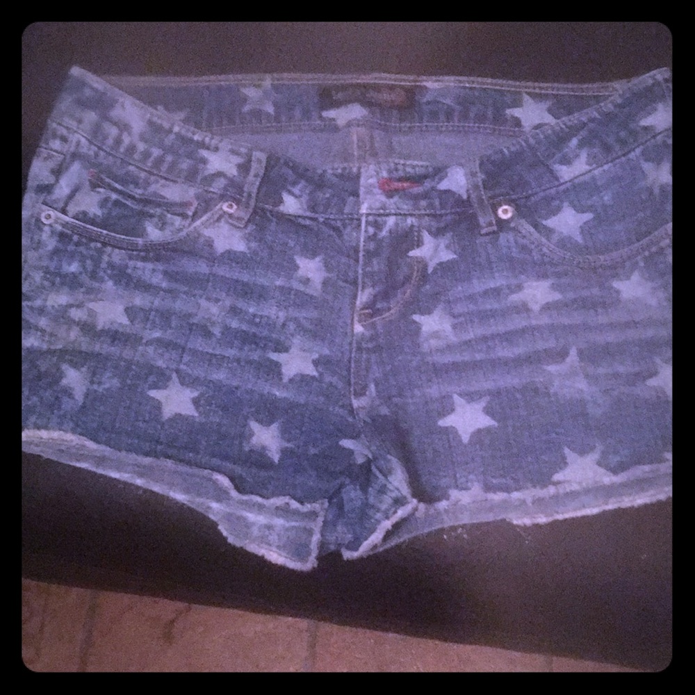 Levi’s stylish jean shorts