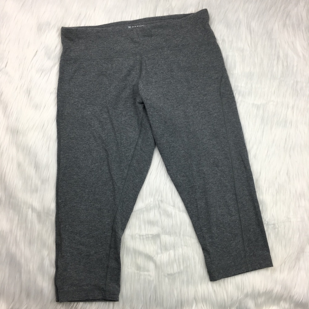 ✨Tek Gear Gray Capri Leggings