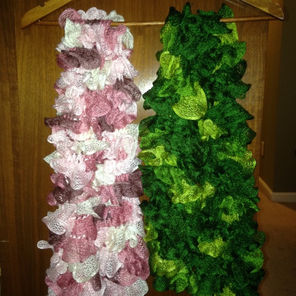 Brand new hand knit scarf - Picture 2 of 2