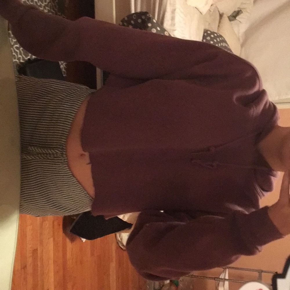 URBAN OUTFITTERS CROPPED PURPLE SWEATSHIRT