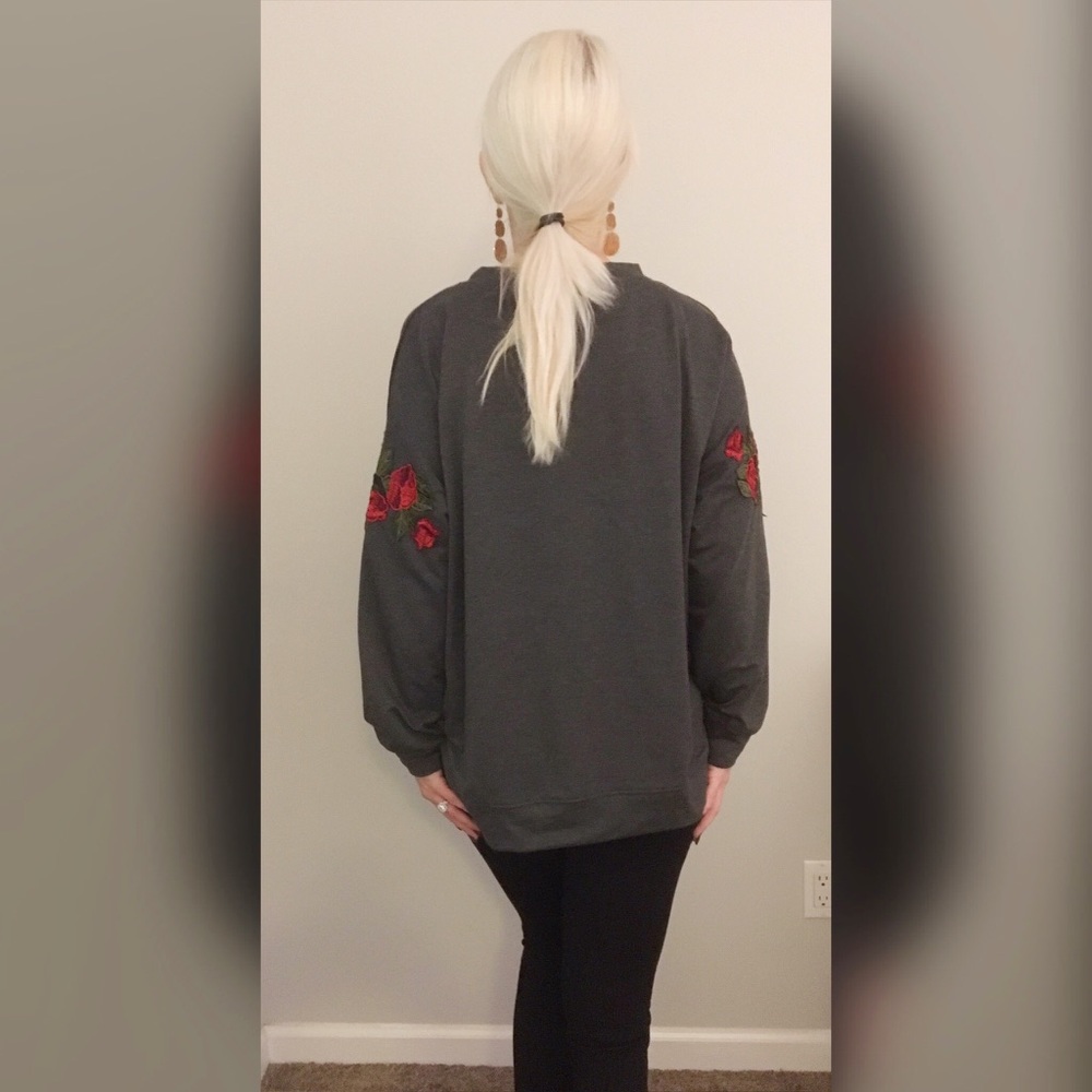 LAST 1! 💕Oversized Floral Charcoal Sweatshirt🌹 - Picture 4 of 4