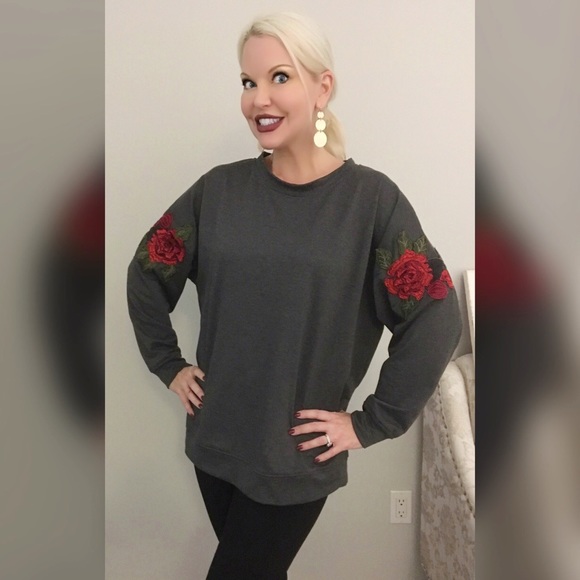 LAST 1! 💕Oversized Floral Charcoal Sweatshirt🌹 - Picture 2 of 4