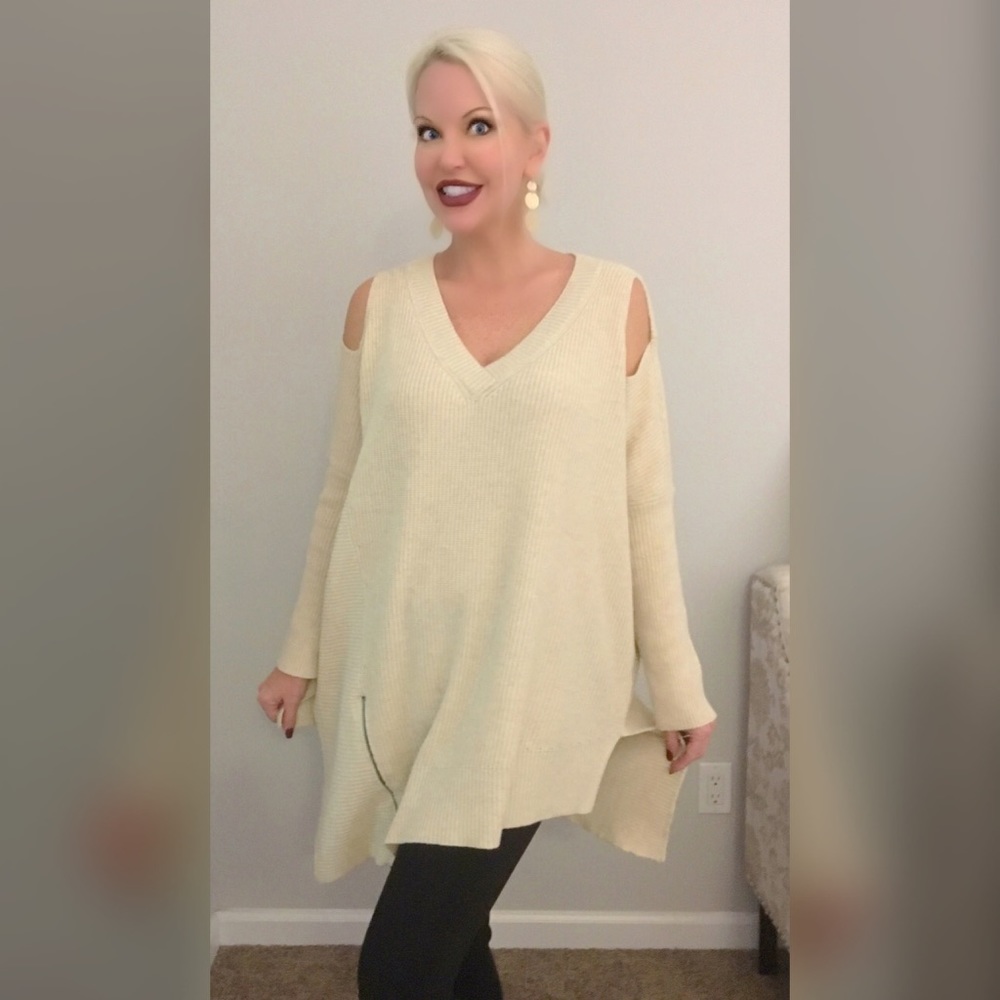 SALE!  😊oversized cold shoulder sweater w/zipper - Picture 5 of 5