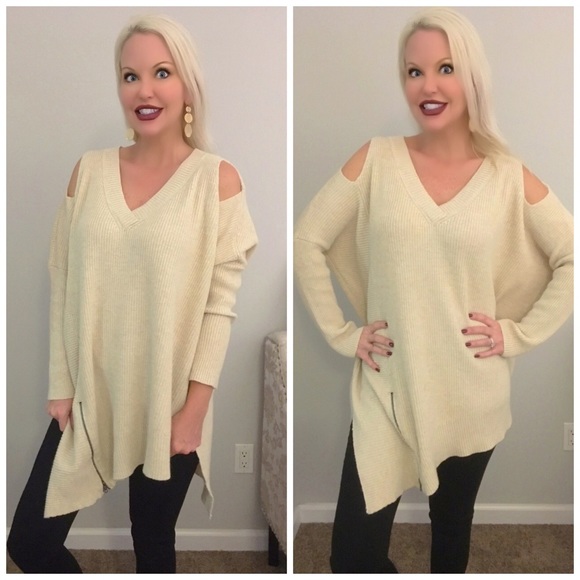 SALE! 😊oversized cold shoulder sweater w/zipper - Picture 3 of 5