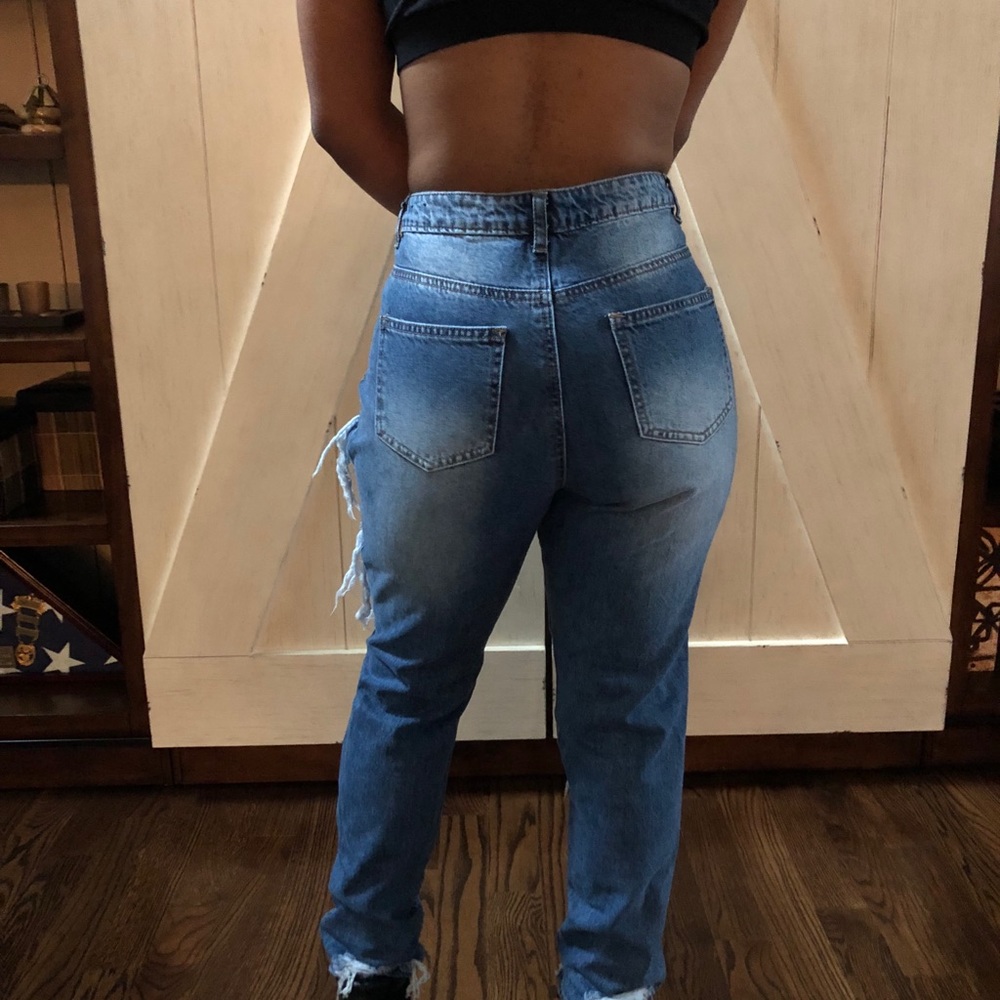Brand new pair of Mom jeans from Misguided. Size 6