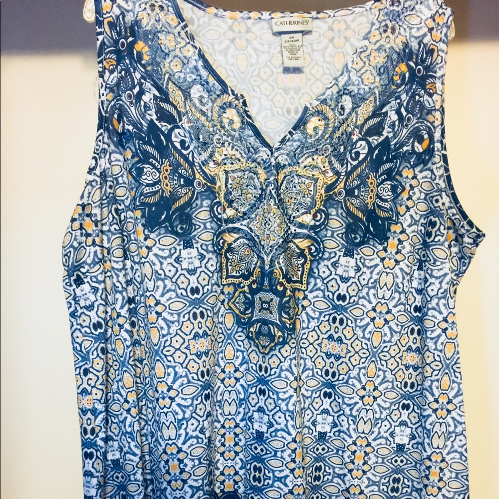 EUC Catherine’s sleeves tank. Smoke free home.