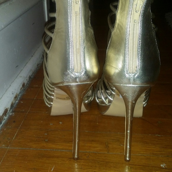 Gold Heels - Picture 3 of 3