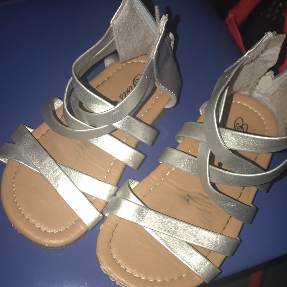 Size L 9/10 sandals