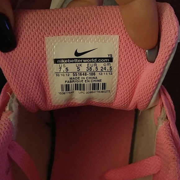 Womans Nike Shoes - Picture 3 of 5