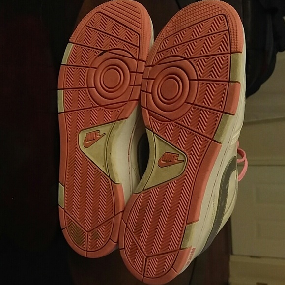 Womans Nike Shoes - Picture 5 of 5