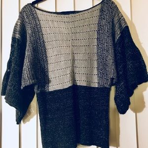 Flare sleeved sweater (L)