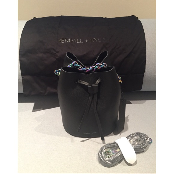 🚫GONE Kendall + Kylie Iridescent Ladie Bucket Bag - Picture 4 of 8