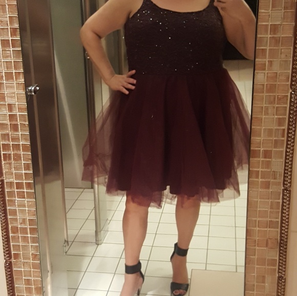 Dresses & Skirts - Burgundy tulle dress