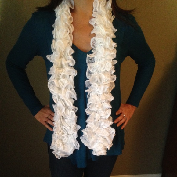 Brand new hand knit scarf - Picture 3 of 3
