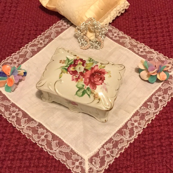 Beautiful China Trinket Box - Picture 1 of 3