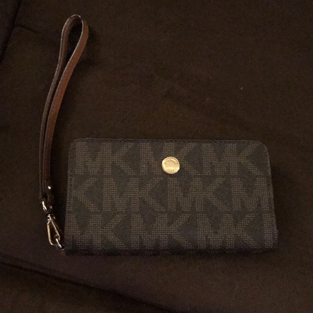 Michael Kors wristlet