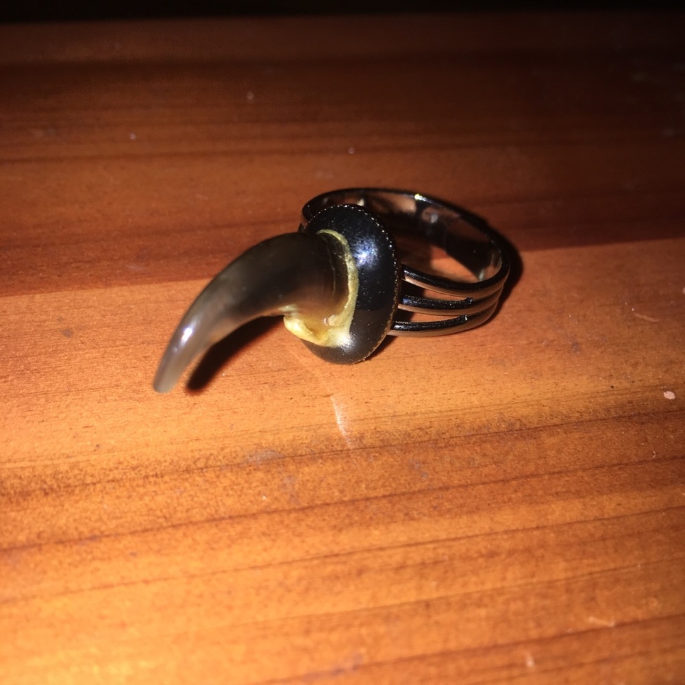 ❌SOLD❌Claw ring