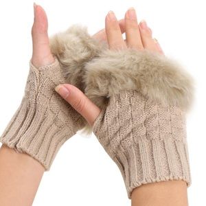 ‼️SOLD‼️ Fingerless Knitted Fur Trim Gloves