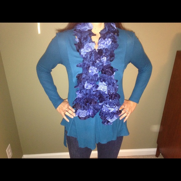 Brand new hand knit scarf - Picture 1 of 3