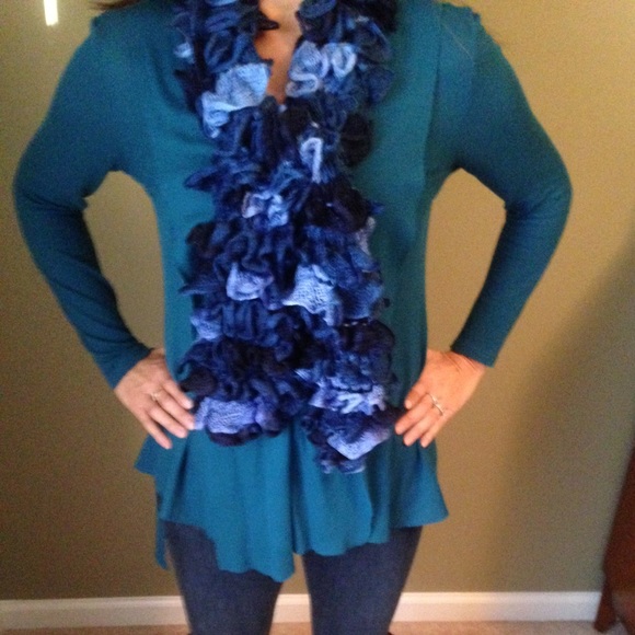 Brand new hand knit scarf - Picture 2 of 3