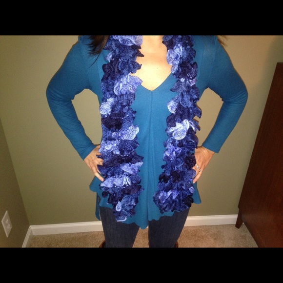 Brand new hand knit scarf - Picture 3 of 3