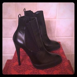 NWOT Zara pleather pull on booties size 8.