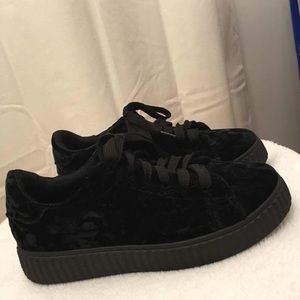 CHARLOTTE RUSSE WOMENS SNEAKERS  BLACK FELT~SIZE 7