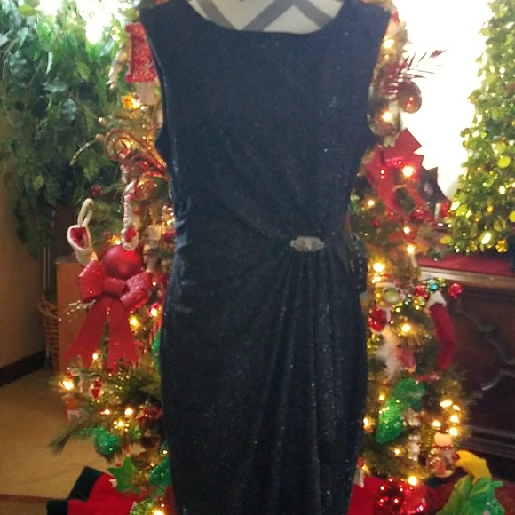 Dress - Picture 3 of 3