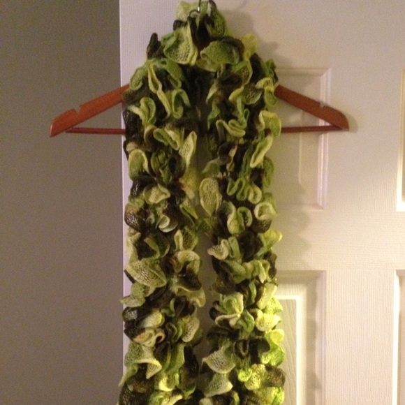 Brand new hand knit scarf - Picture 2 of 5