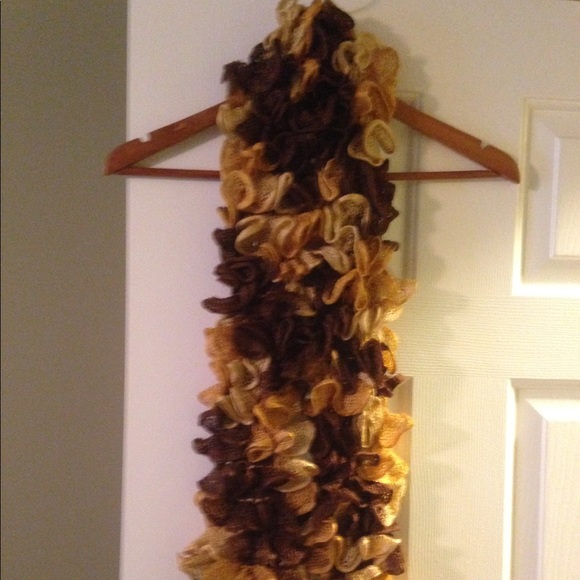 Brand new hand knit scarf - Picture 3 of 5