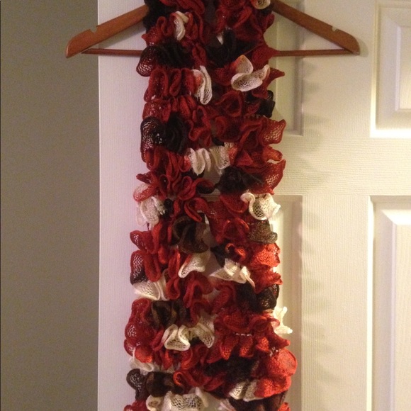 Brand new hand knit scarf - Picture 5 of 5