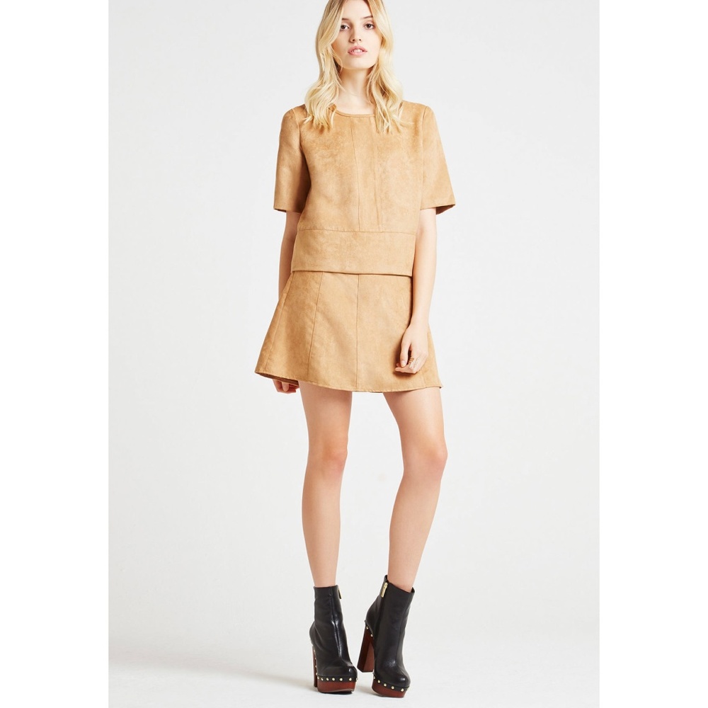 BCBGeneration Faux Suede Boxy Top in Warn Cognac - Picture 4 of 8