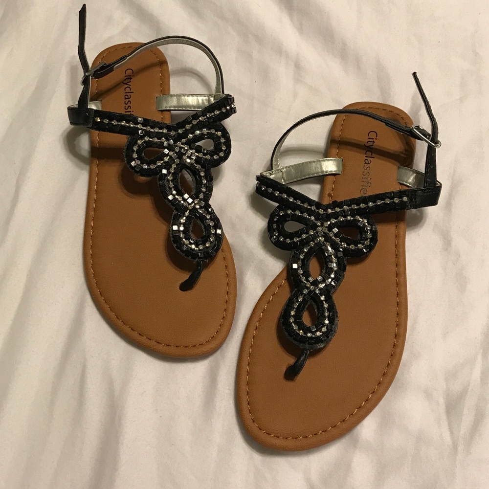 Flat sandals
