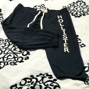 ❗️FINAL PRICE DROP ❗️ NWOT. Hollister navy capris.