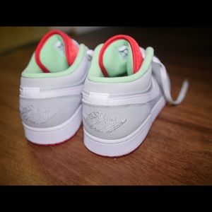 Air Jordan 1 Low Bugs Bunny