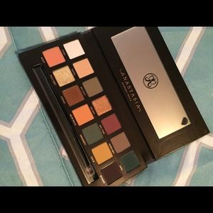 Anastasia Beverly Hills subculture