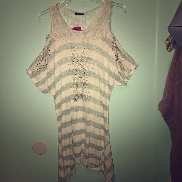 Off the shoulders shirt - Picture 1 of 3