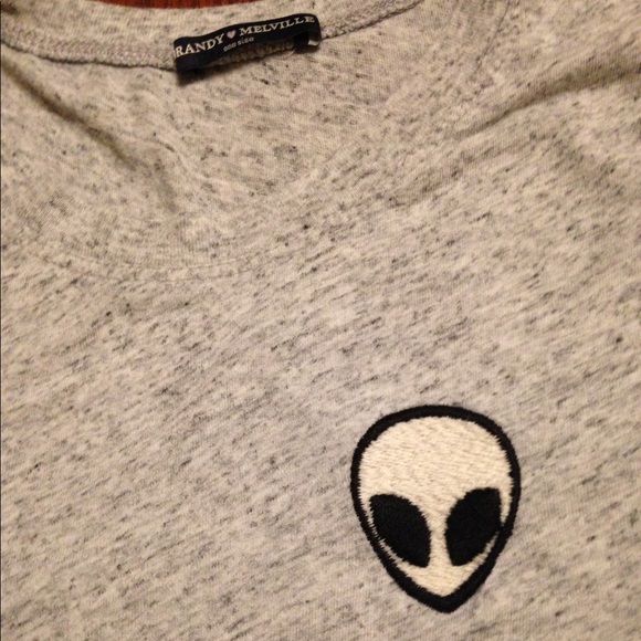 Brandy Melville Alien Tee - Picture 2 of 3