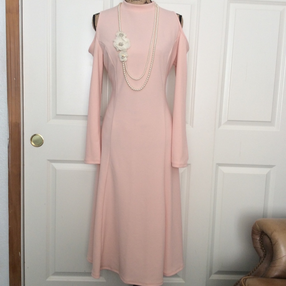 NEW.         Pretty cute dress