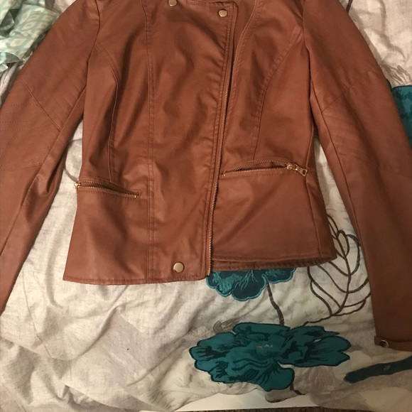 Simple yet cute brown jacket - Picture 2 of 2