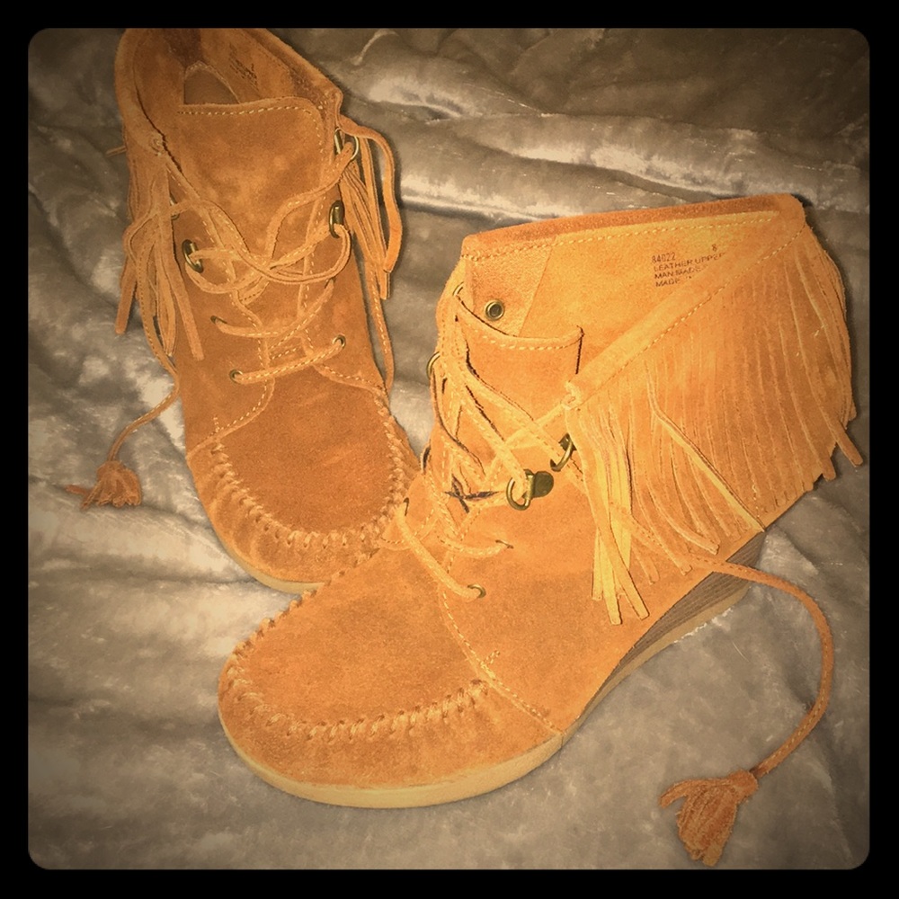 Minnetonka dark tan wedge fringe booties