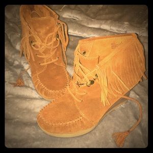 Minnetonka dark tan wedge fringe booties