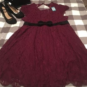 ❄️FINAL PRICE DROP❄️Open back Lace Skater Dress