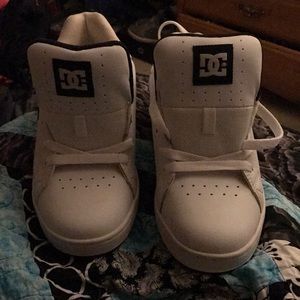 Women's size 9 BRAND NEW DC shoes